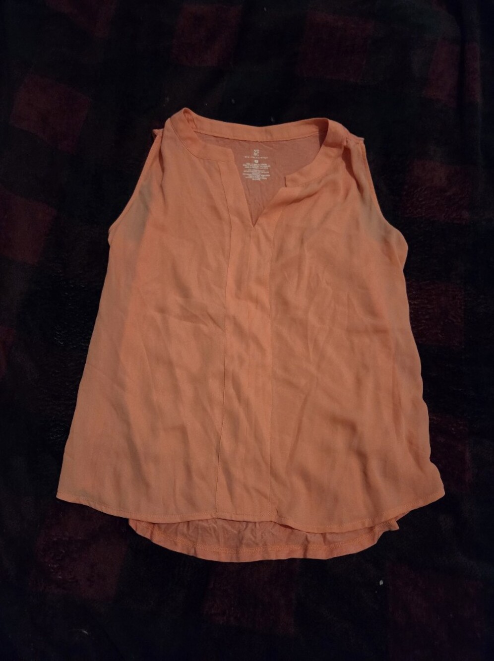New York & Company Sleeveless V-Neck Tank in Coral Orange